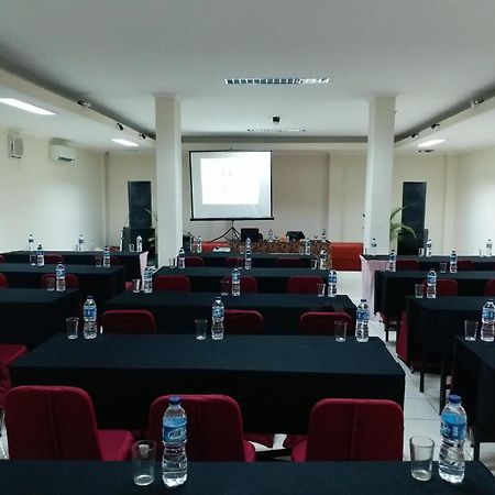 Pia Hotel Cirebon Exterior foto