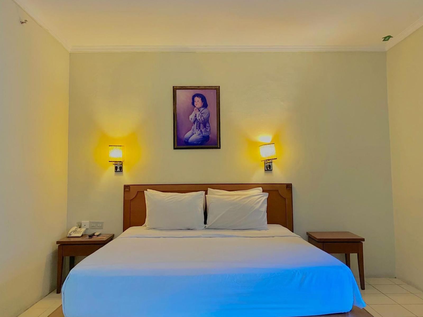 Pia Hotel Cirebon Exterior foto